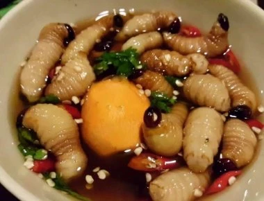 Αυτός είναι ο εκλεκτός μεζές για τους Βιετναμέζους με αφροδισιακές ιδιότητες που δεν θες να μάθεις τι έχει μέσα (φωτο)